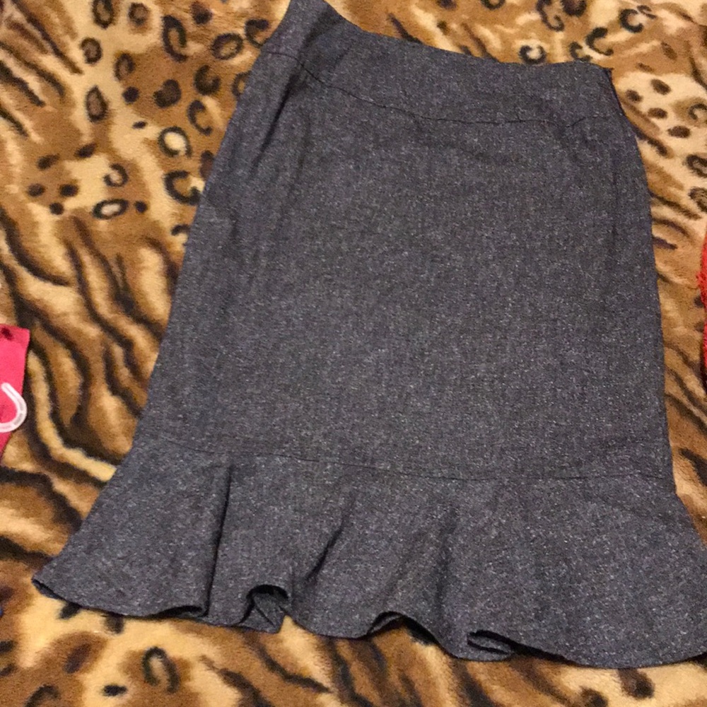 Women’s gray skirt